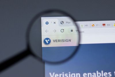 Is VeriSign Stock Underperforming the Dow?